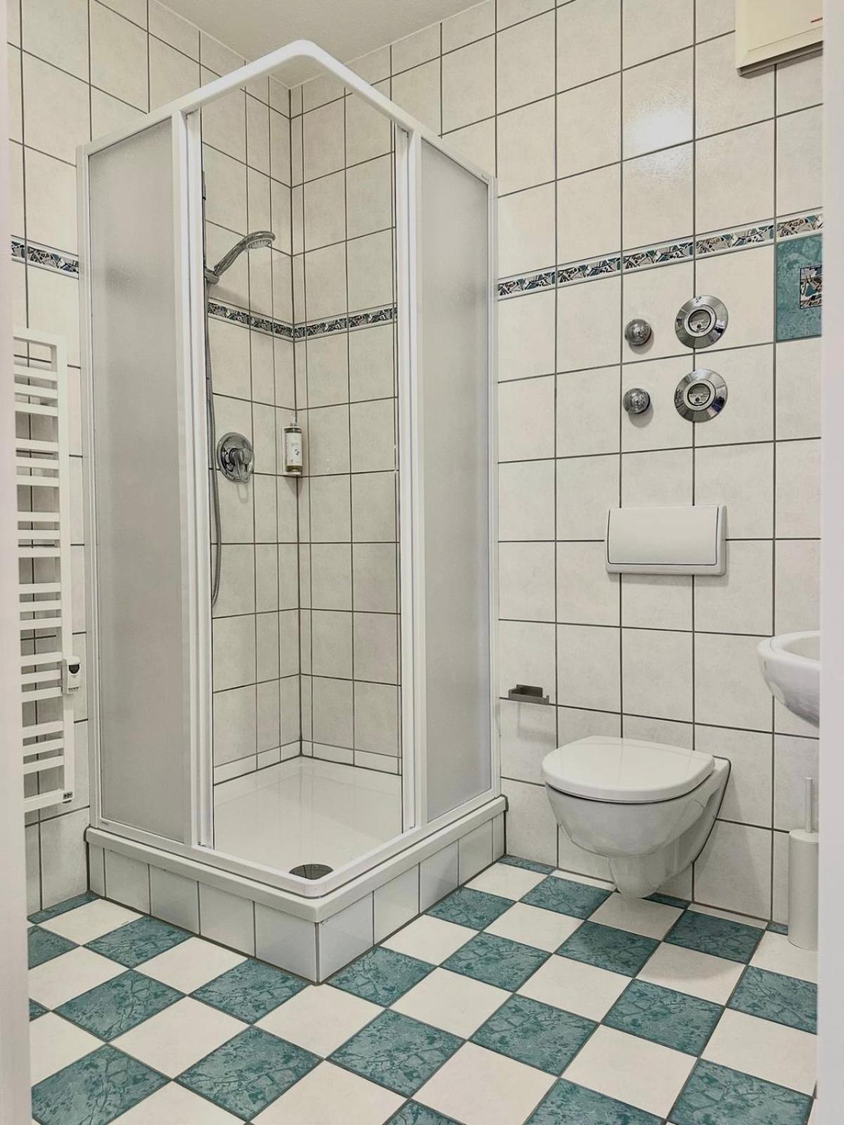 Raha Apartments - Modernes Studio-Apartment - Hbf - Gratis Parkplatz แอร์ฟวร์ท ภายนอก รูปภาพ