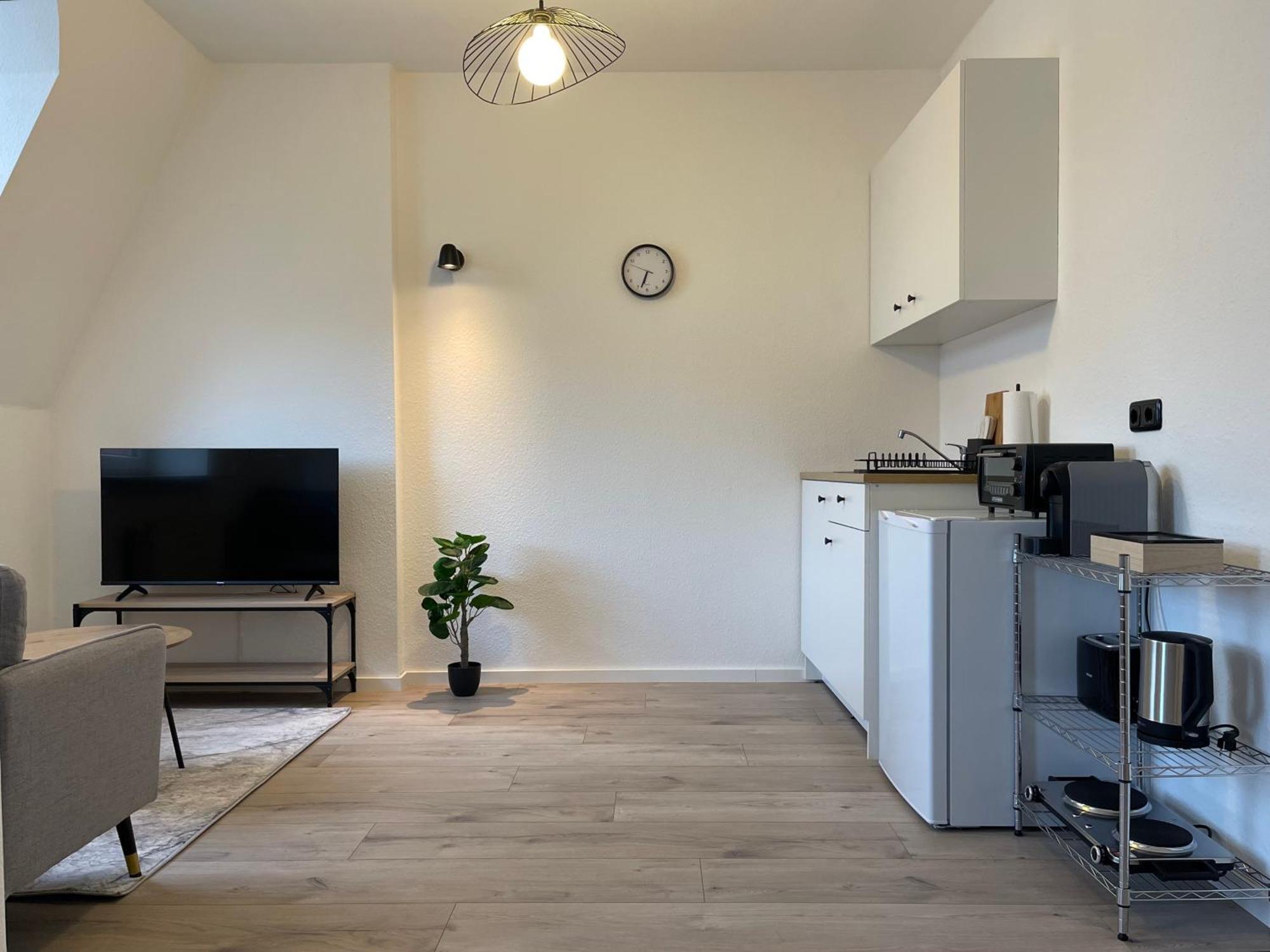 Raha Apartments - Modernes Studio-Apartment - Hbf - Gratis Parkplatz แอร์ฟวร์ท ภายนอก รูปภาพ