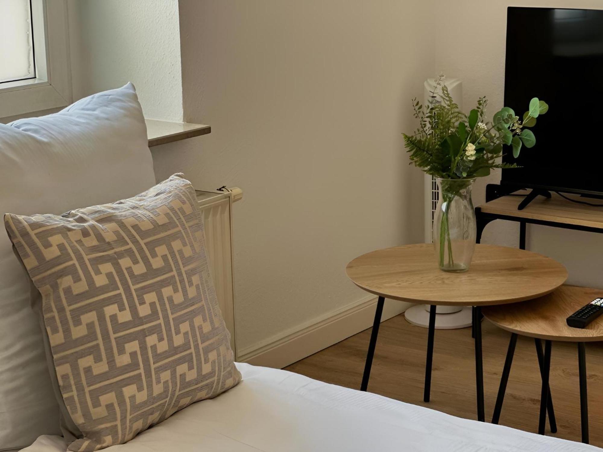 Raha Apartments - Modernes Studio-Apartment - Hbf - Gratis Parkplatz แอร์ฟวร์ท ภายนอก รูปภาพ