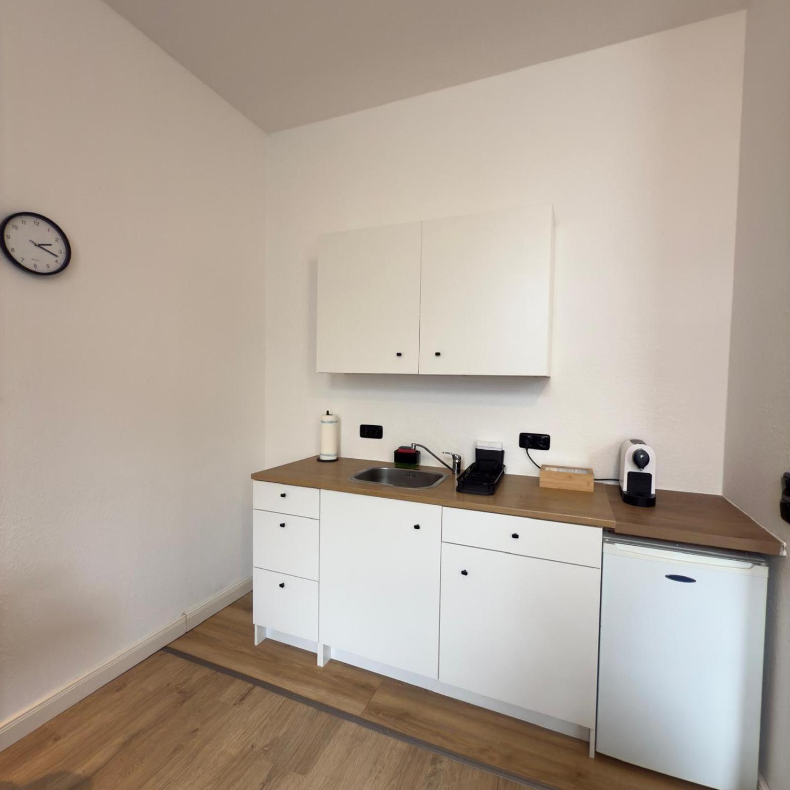 Raha Apartments - Modernes Studio-Apartment - Hbf - Gratis Parkplatz แอร์ฟวร์ท ภายนอก รูปภาพ